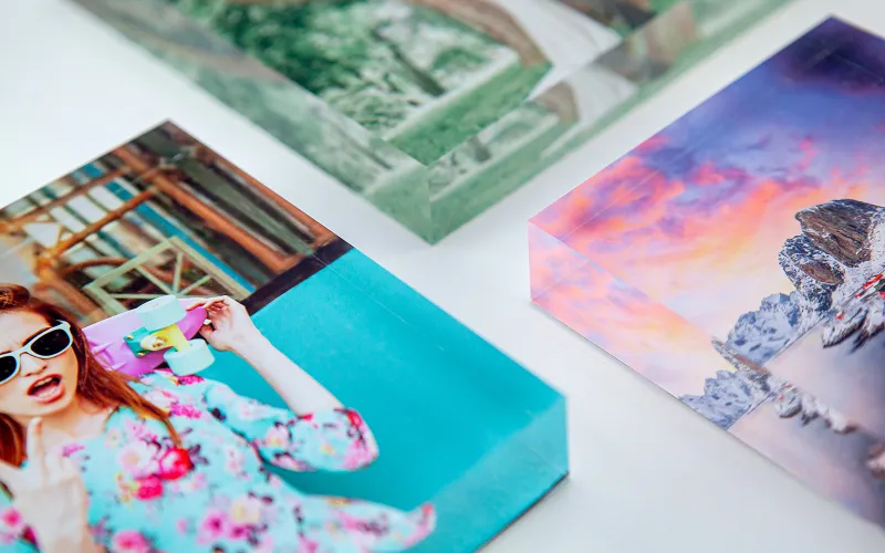 Akrylové bloky s fotografiami z rôznych uhlov