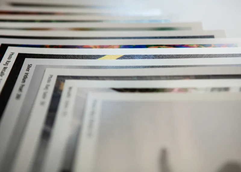 Detail textúry a hrúbky Fine Art papierov