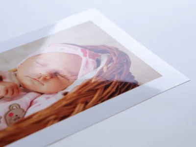 Náhľad tlačenej fotografie s veľkým bielym rámikom